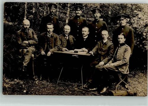 Graal-Müritz 1911 Deutsche Offiziere in Uniform um einen Tisch im Garten versammelt Ort lt. Stempel Müritz