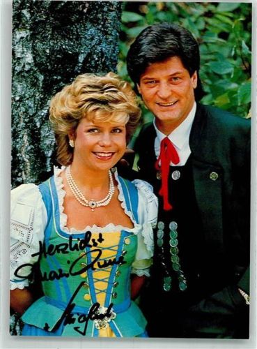 Marianne und Michael mit Autogrammen Fotograf Werner Roelen