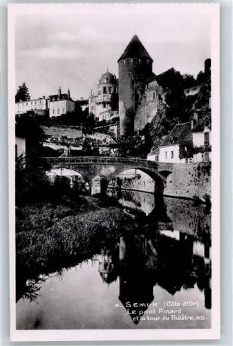 Semur-en-Auxois Le pont Pinard et la tour du Theatre
