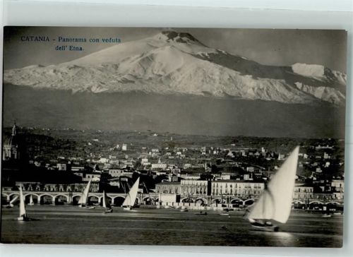 Catania Panorama con Veduta dell`Etna Segelboot