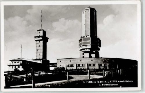 Niederreifenberg Grosser Feldberg mit Aussichtsturm und Fernmeldeturm