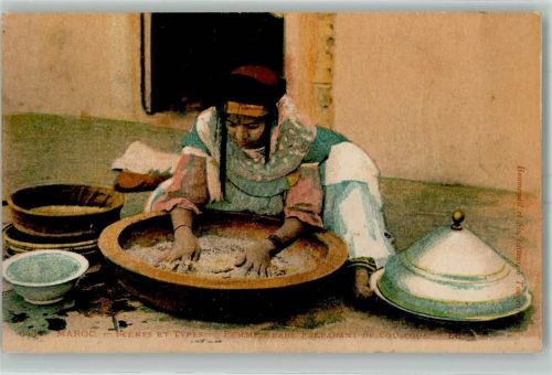 Scenes et Types - Femme arabe preparant Couscous AK