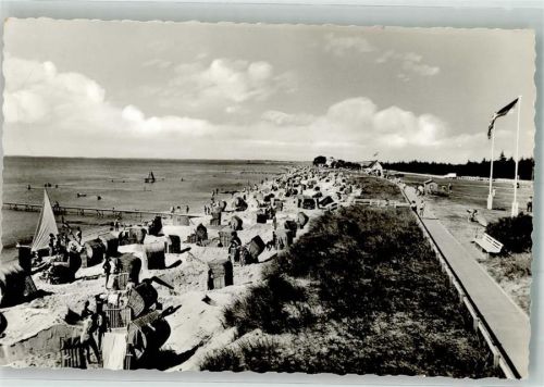 Burg Strandleben und Promenade an der Ostseeküste