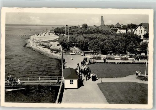 Laboe Promenade mit Marineehrenmal