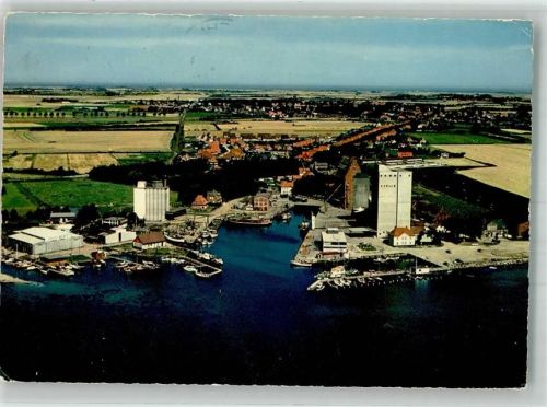 Burg Fliegeraufnahme vom Hafen Burgstaaken