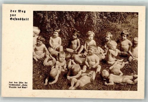 Charlottenburg Eine Schar Kleinkinder im Garten Kaiserin-Auguste-Victoria-Haus Reichsanstalt zur Bekämpfung der Säuglings- und Kleinkindersterblichkeit