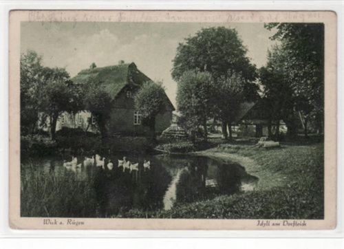 Wiek Wiek a. Rügen mit Idyll am Dorfteich gelaufen 1930 kleiner Knick unten links. Vorder- und Rückseite leicht fleckig, sonst gut erhalten.