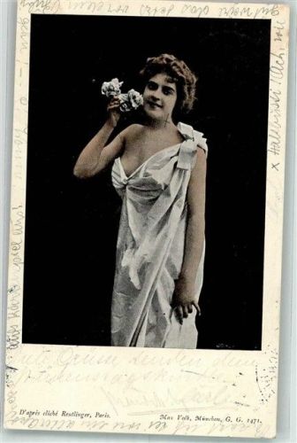 1900 Junge Frau im leichten weißen Kleid mit tiefen Dekoltee Adelskorrespondenz