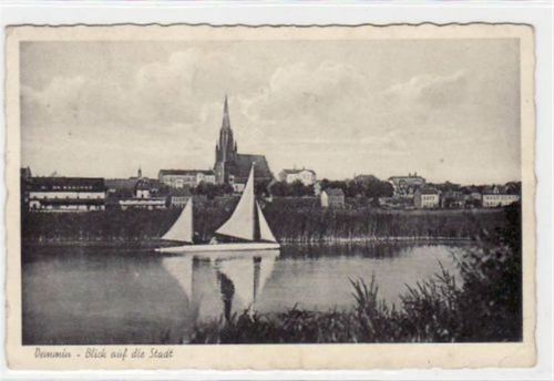 Demmin mit Blick auf die Stadt. Postalisch gelaufen mit Poststempel 16.1.1941. Marke entfernt. Knickstelle unten rechts, sonst gut erhalten.