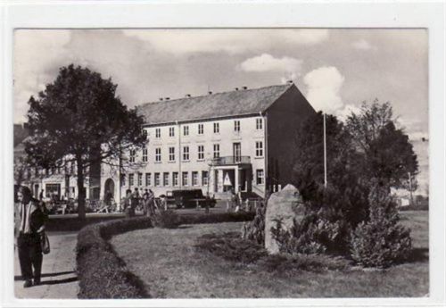 Anklam mit Blick zum Rathaus gelaufen 1960. Gute Erhaltung.