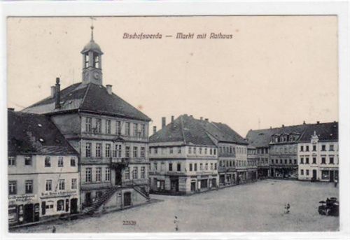 Bischofswerda mit Markt und Rathaus gelaufen und Bahnpoststempel von 1911 kleiner Knick unten rechts, leicht stockfleckig, sonst gut erhalten.