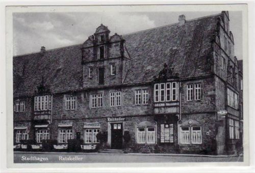 Stadthagen mit Ratskeller gelaufen, ca. 1940 kleiner Knick unten rechts, sonst gut erhalten