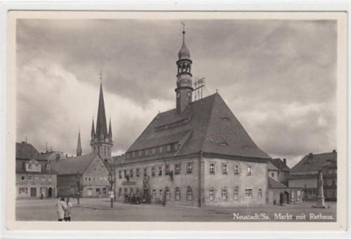 Neustadt Neustadt / Sachsen. Markt mit Rathaus ungelaufen Sehr gut erhalten.