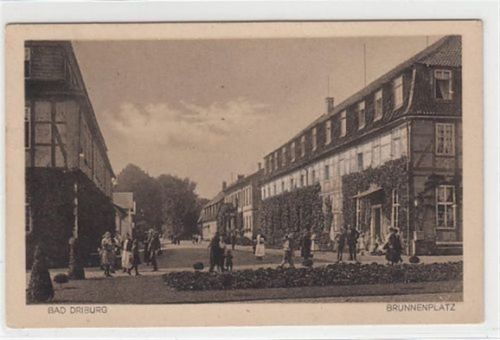 Bad Driburg. Brunnenplatz gelaufen, mit Marke und Bahnpoststempel, Datum nicht lesbar kleiner Knick unten rechts, sonst gut erhalten
