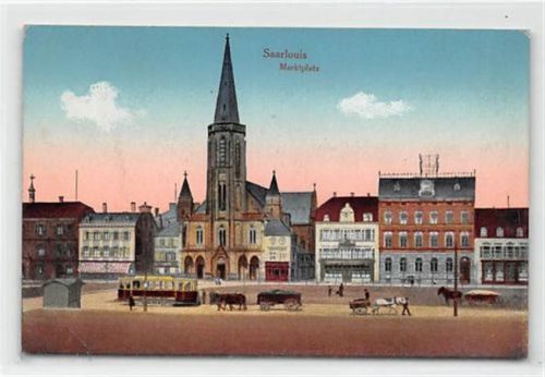 Saarlouis Saarlouis. Partie am Marktplatz. Karte beschrieben Handschriftliches Datum von 1918. Ecken mit Albumabdrücken, kleiner Knick unten links, sonst gut erhalten