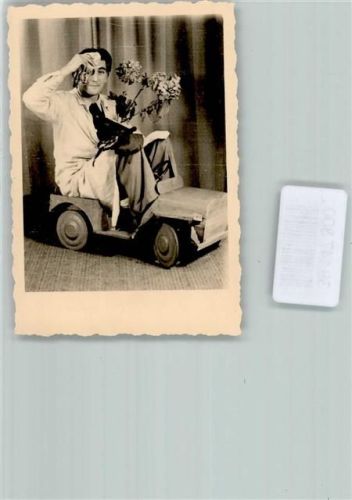 Mann Hortensie Spielzeugauto Schlüssel Auto Humor FOTO KEINE AK