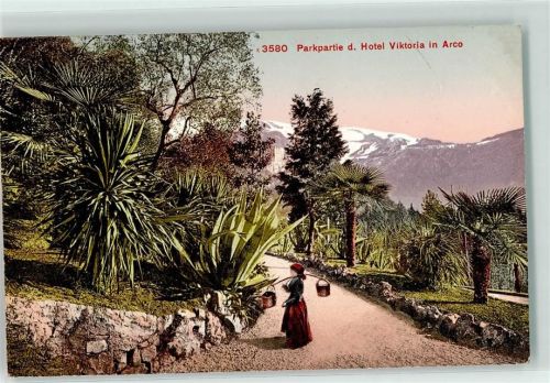 38062 Arco - Park des Hotel Viktoria Wasserträgerin