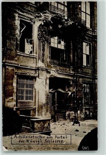 Foto AK Straßenkämpfe - Artillerietreffer am Portal des Königl. Schlosses