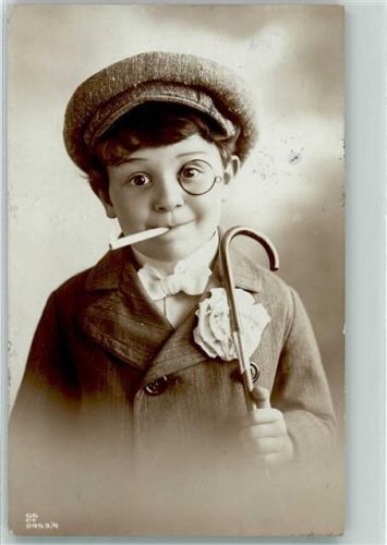 1915 Kind mit Monokel Spazierstock und Zigarette im Mund AK