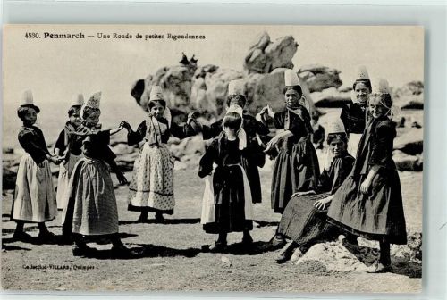 Penmarch Une Ronde de petites Bigoudennes Kinder Tracht