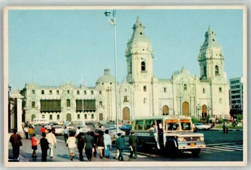 Lima la Catedral y Palcio Arobispal Auto Omnibus
