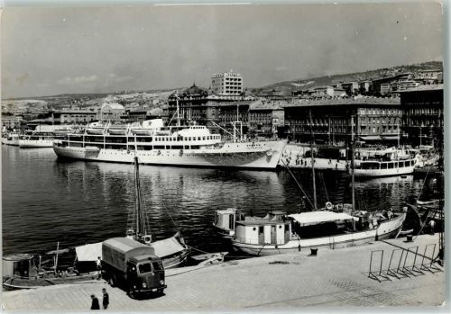 Rijeka Hafen Schiff LKW