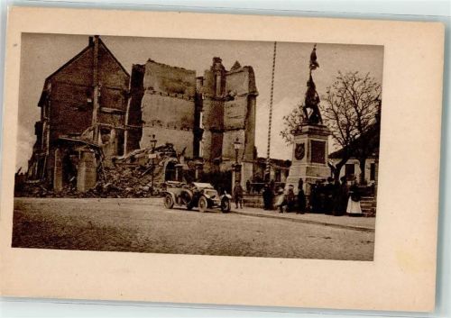 Ortelsburg Szczytno - Marktplatzmit Kriegerdenkmal Oldtimer