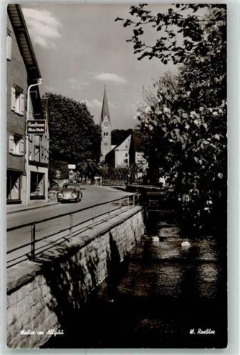 Weiler-Simmerberg Hausbach mit Kirche St. Blasius VW Käfer