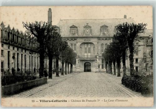 Villers-Cotterets Chateau de Francois I. la Cour d`honneur