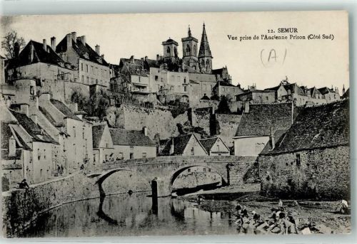Semur-en-Auxois vue prise de l`Ancienne Prison