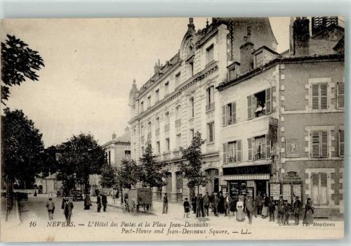 Nevers l`Hotel des Postes et la Place Jean-Desveaux