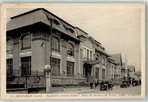 Montargis Boulevard Anatole France Hotel des Services du Tresor Oldtimer