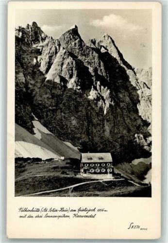 Falkenhütte mit den drei Sonnenspitzen im Karwendel