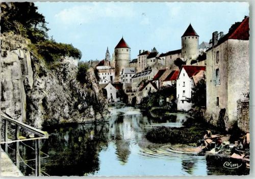 Semur-en-Auxois l`Armancon Waschfauen