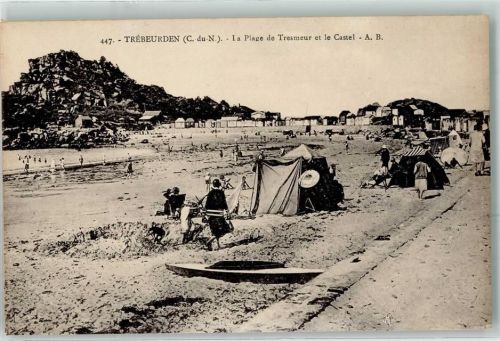 Trebeurden La Plage de Tresmeur et le Castel Strand Zelt Ruderboot