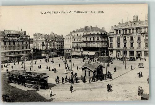 Angers Place du Ralliement Straßenbahn Oldtimer
