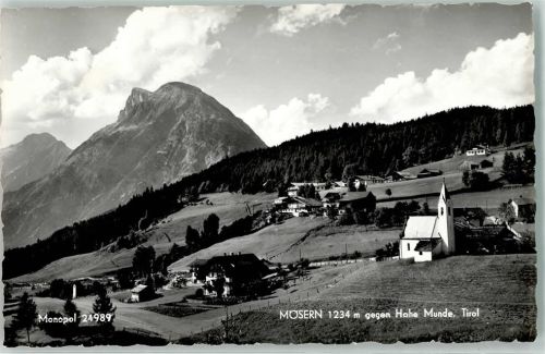 Mösern mit Pfarrkirche Maria Heimsuchung und Hohe Munde