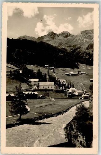 Sölden mit Pfarrkirche Mariä Heimsuchung