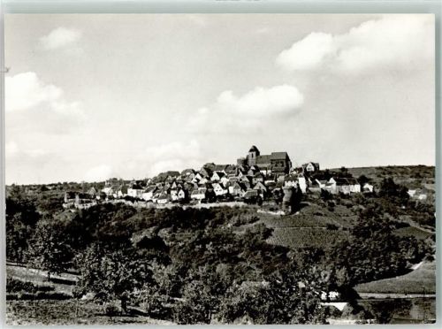 Neuleiningen mit Kirche St. Nikolaus
