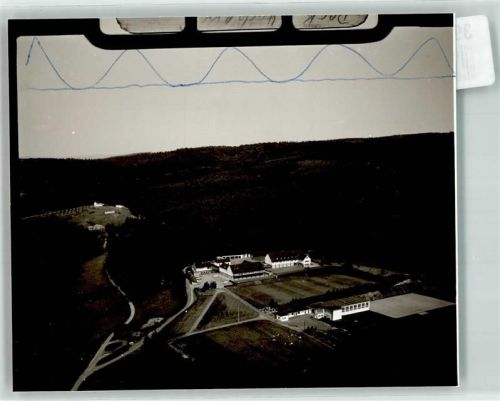 59846 W5768 Hachen , Sauerl FOTO KEINE AK Foto Original aus Archiv eines Ansichtskartenverlag Fliegeraufnahme des Sportzentrums