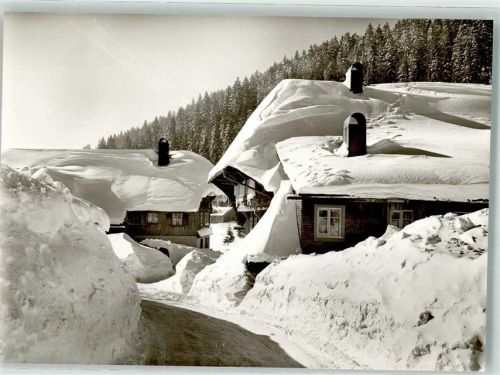 Menzenschwand Tief verschneite Schwarzwaldhäuser Fotograf Berger