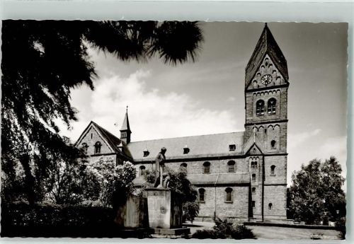 Ramstein-Miesenbach Kath. Kirche St. Nikolaus und Kriegerdenkmal