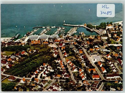 Laboe Fliegeraufnahme des Ortes mit Hafen