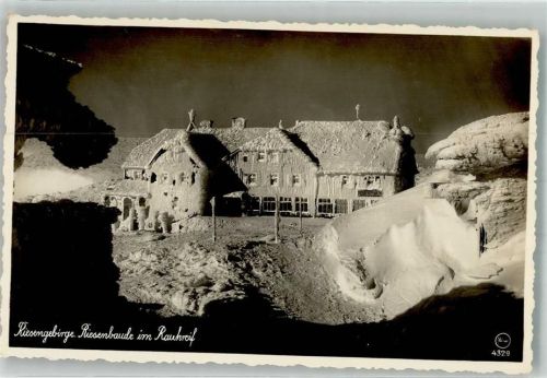 Schneekoppe Gasthaus Riesenbaude im Raureif