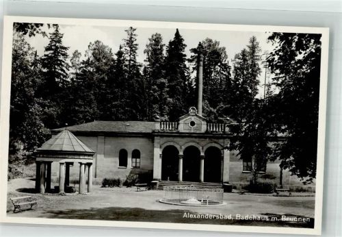 Bad Alexandersbad Badehaus mit Brunnen