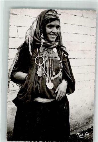 Frau mit Schmuck behangen Jeune fille Bedouine