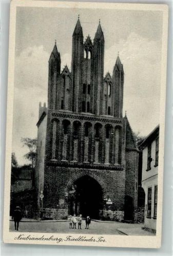 Neubrandenburg 1948 Denkmal Friedländer Tor