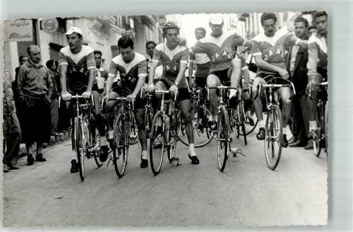 Startaufstellung zu einem Radrennen in Nordafrika Radrennen FOTO KEINE AK