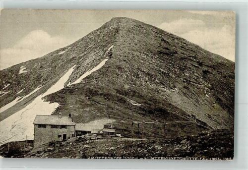 Weilheimer Hütte Krottenkopfhütte - Krottenkopf mit Unterkunftshütte
