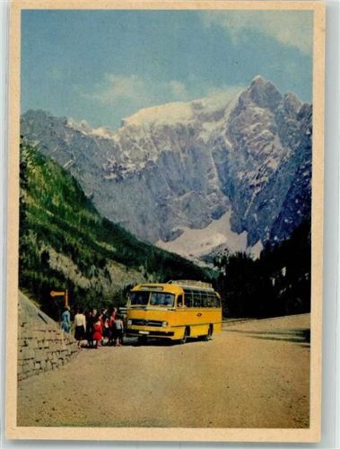 Haltestelle Scharitzkehl m. Blick auf den Hohen Göll Postbus